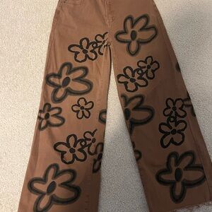 New- Only Worn Once Super Cute Women’s Easel Jeans Size Medium